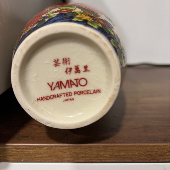 Vintage Yamato Handcrafted Porcelain Vase with Floral Design - Picture 6 of 6